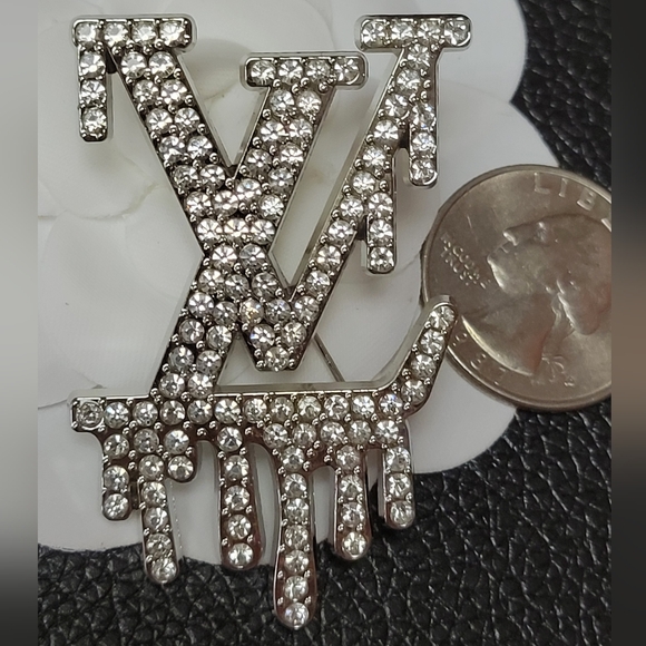 Unisex, Silver & Crystal 2" LV Signed Brooch, Exc. Cond. - Picture 2 of 4